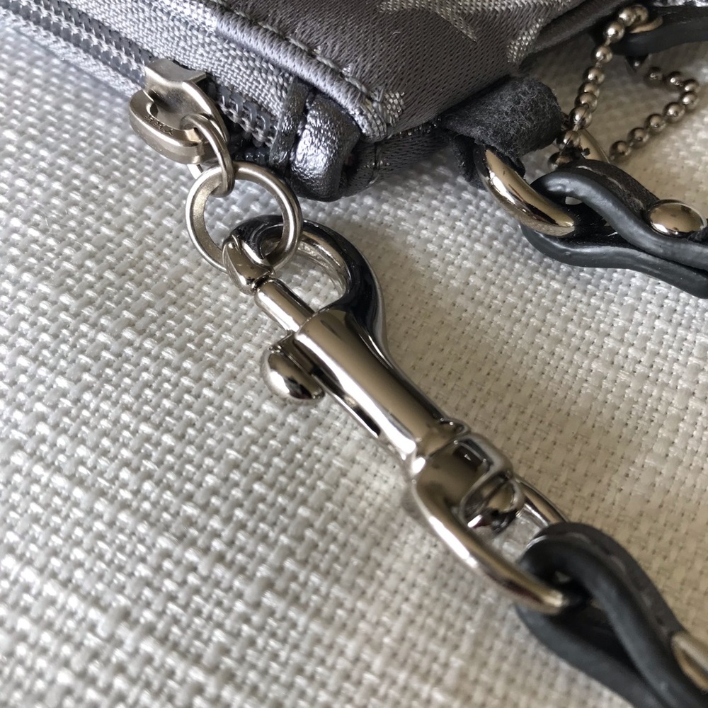 Coach Poppy Script Studded Heart Metallic Wristlet Y2K Collectible - Picture 10 of 15